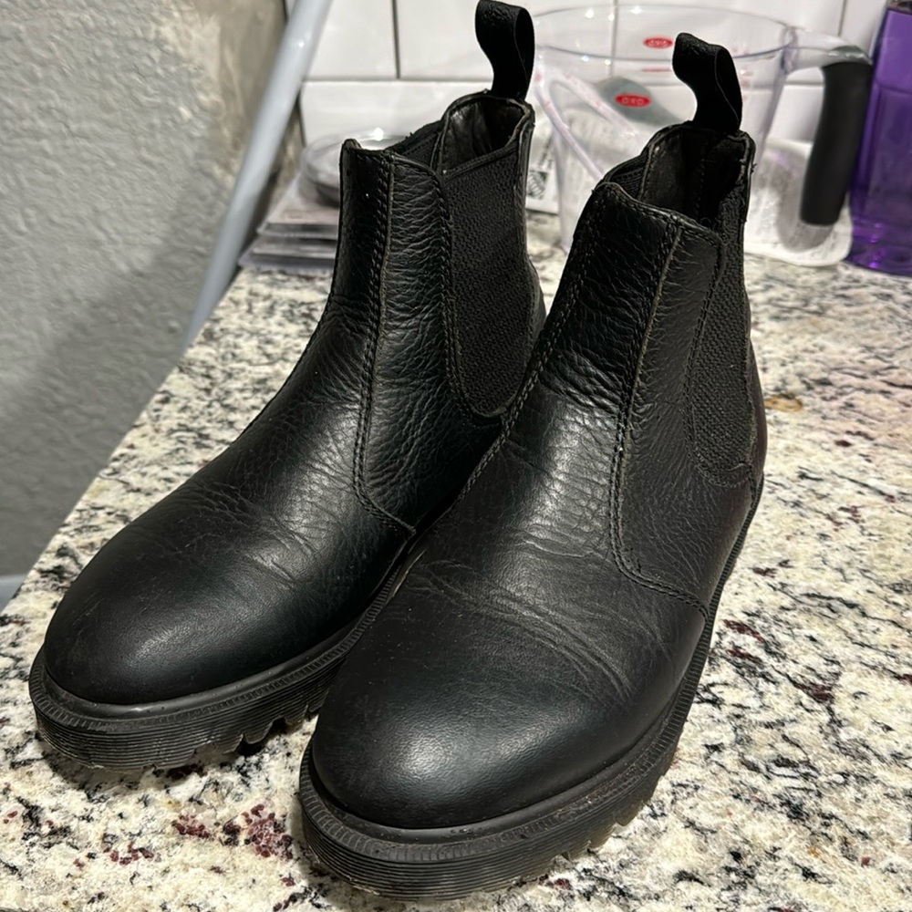 Dr. Marten’s 2976 Inuck Chelsea Boot US 7